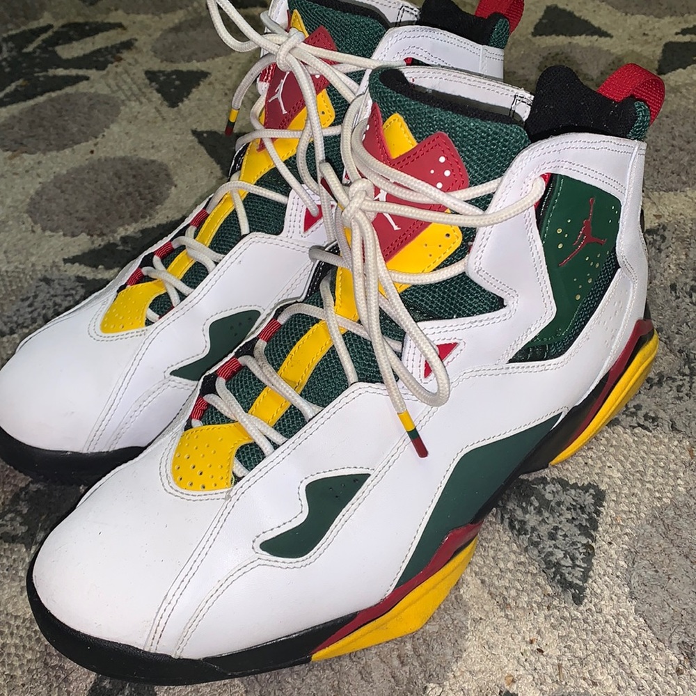 Jordan 6. Red, green and, yellow. (Rasta)
